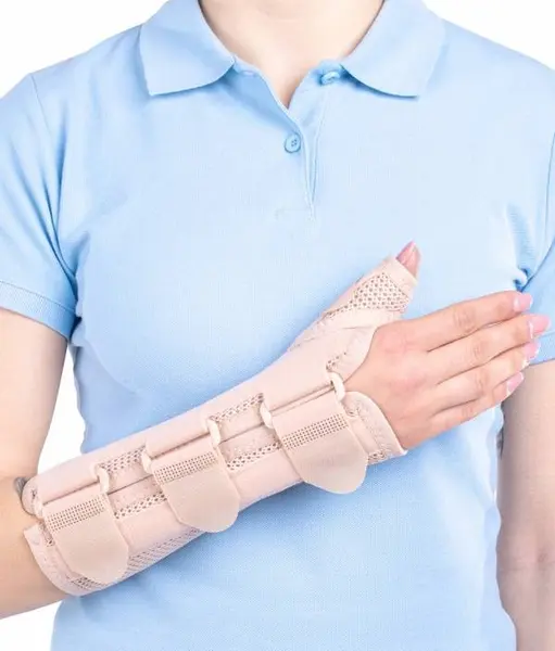 Aerotec M Finger M4-Dr – Orteza fixa pentru incheietura, mana si deget, marimea 4, mana dreapta