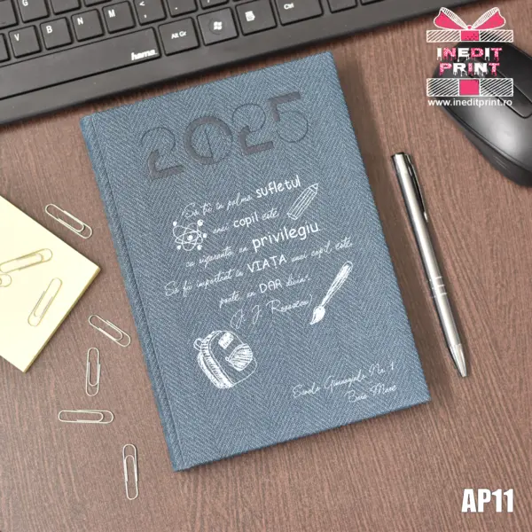 Agenda personalizata 2025 Citat educatie AP11 ALBASTRU BARD, DELUXE PREMIUM