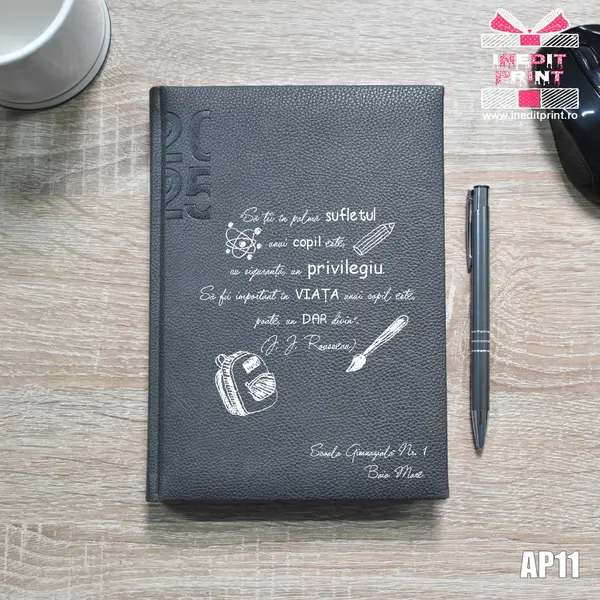 Agenda personalizata 2025 Citat educatie AP11 DELUXE H, MARO