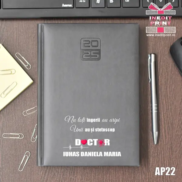 Agenda personalizata 2025 Ingeri cu stetoscop AP22 GRI INCHIS, STANDARD HT2