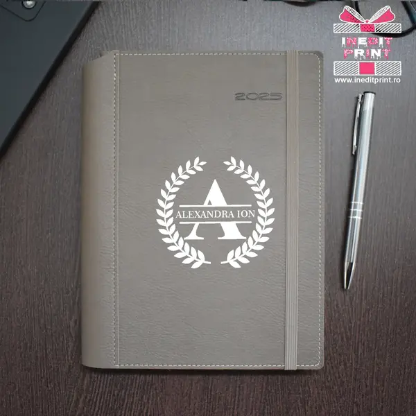 Agenda personalizata 2025 Initiala + Nume AP4 BEJ BORNEO, DELUXE PREMIUM