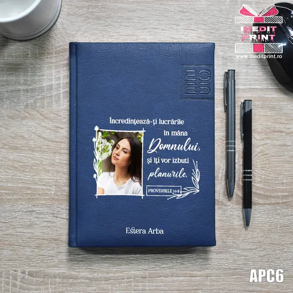 Agenda personalizata 2025 Proverbele 16:3 APC6 DELUXE PREMIUM, ALBASTRU CHIAVENNA