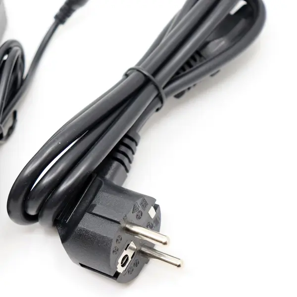 Alimentator în comutație 12V 7A cu fir, mufă 5,5×2,1 mm, model laptop