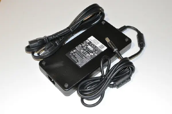 Alimentator pt.: LAPTOP DELL; model: GA240PE-00; 19.5V; 11800mAh; 240W; "0FWCRC"; REF