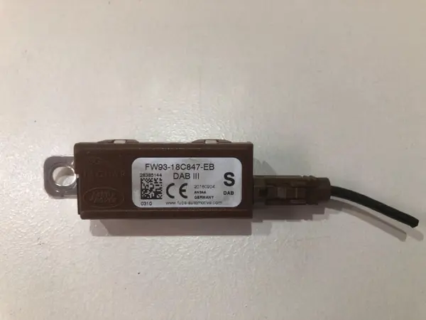 Amplificator antena fw93-18c847-eb Jaguar F-Pace (2016->) [X761]