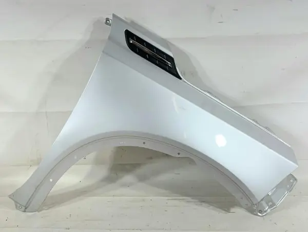 Aripa fata dreapta culoare argintie - c02 57611-54P10 Suzuki Vitara 4 (2014-2018)