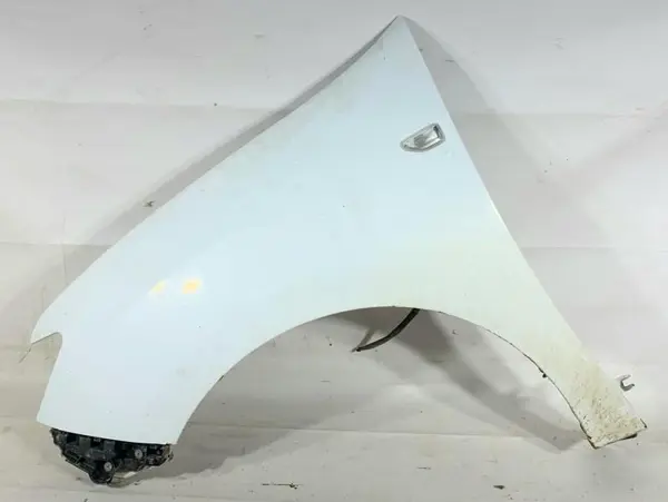 Aripa fata stanga culoare alba Dacia Sandero 2 (2012-2017)