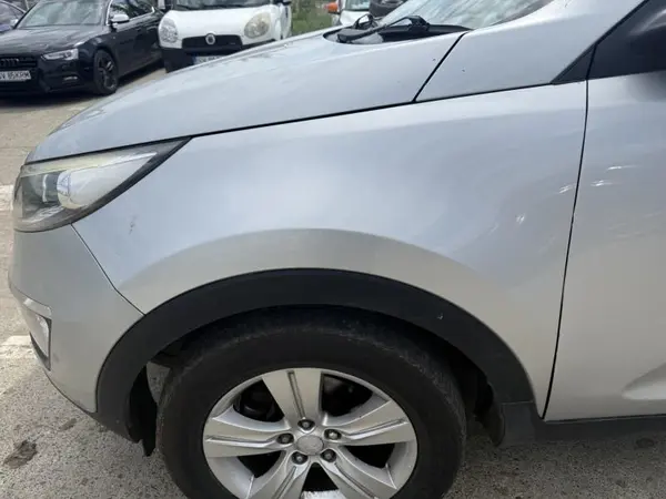 Aripa fata stanga culoare argintie Kia Sportage (2010-2015)