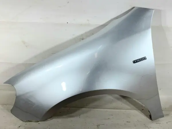 Aripa fata stanga culoare argintie - la7w Volkswagen Golf 6 (2008-2013)