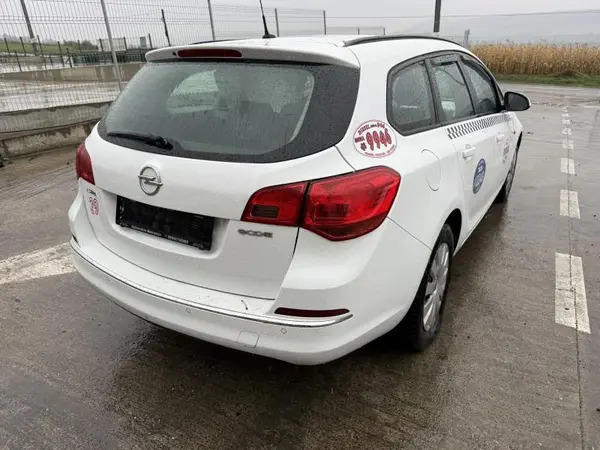 Aripa spate dreapta culoare alba - gaz (40r) Opel Astra J (2009-2012)