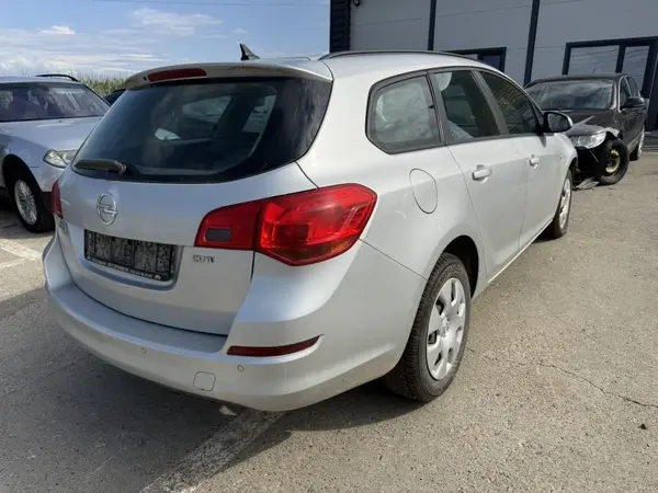 Aripa spate dreapta culoare argintie - gan (176) Opel Astra J (2009-2012)