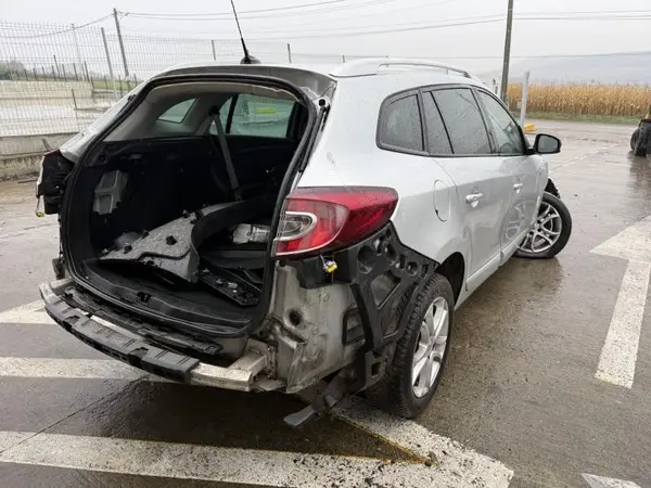 Aripa spate dreapta culoare argintie Renault Megane 3 (2008-2012)