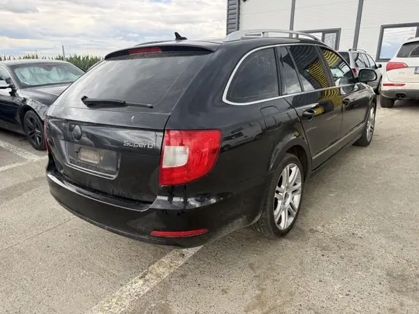 Aripa spate dreapta culoare negru - lf9r Skoda Superb 2 (2008-2013)
