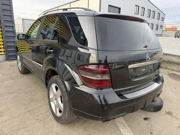 Aripa spate stanga culoare 197 - negru obsidian Mercedes ML (2006-2011)[w164]