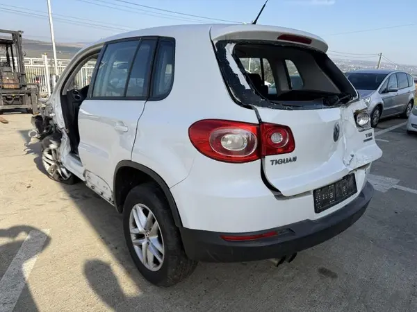 Aripa spate stanga culoare alb - lb9a Volkswagen Tiguan (2007-2011)
