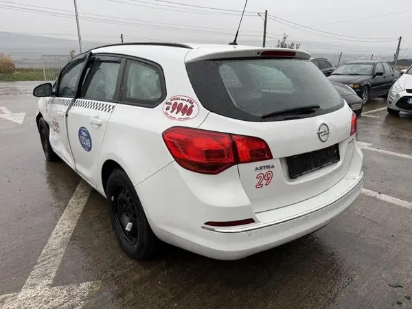 Aripa spate stanga culoare alba - gaz (40r) Opel Astra J (2009-2012)