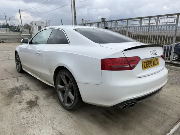 Aripa spate stanga culoare alba - ly9c Audi A5 (2007-2011) [8T3]