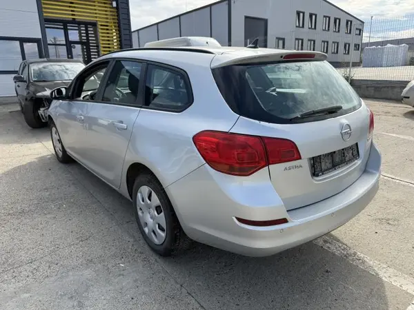 Aripa spate stanga culoare argintie - gan (176) Opel Astra J facelift (2012-2015)