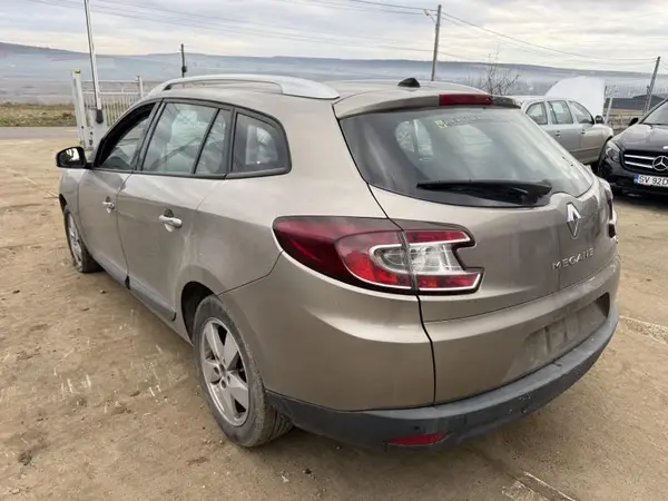 Aripa spate stanga culoare crem Renault Megane 3 facelift (2012-2016)