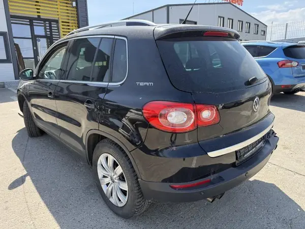 Aripa spate stanga culoare negru - lc9x Volkswagen Tiguan facelift (2011-2015)