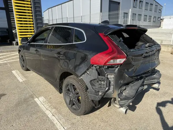 Aripa spate stanga culoare negru - onyx black Volvo V40 facelift (2016-2020)