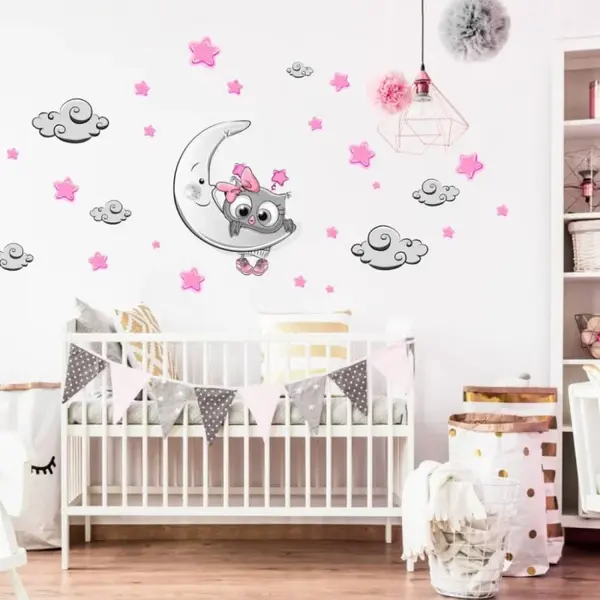 Autocolant pentru camera copiilor - pui de bufnita roz-gri + nori si stele, Luna 60x50cm