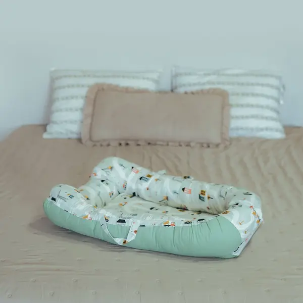 Baby Nest cu doua fete, Casute/Mint, cosulet bumbac organic, cu manere, TWINDECO