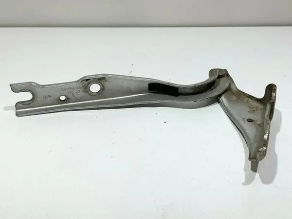 Balama capota dreapta fata culoare argintie - la7w 5JA823302A Seat Toledo 4 (2012-2018)