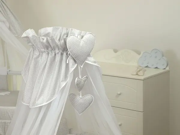 Baldachin din tul pentru patut bebe Bear Heart Gri 160 x 600 cm suport de prindere inclus