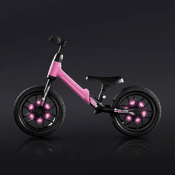 Bicicleta copii fara pedale Balance bike QPlay Spark Roz 12 inch, de la 3 ani pana la 30 kg, iluminare LED la roti, ghidon ajustabil cu mansoane anti-alunecare, sa ajustabila pe inaltime, roti de cauciuc