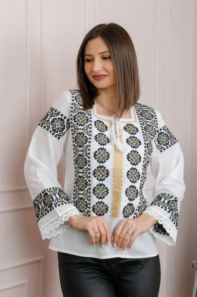 Bluza alba cu motiv geometric negru Simina