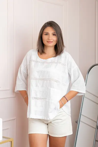 Bluza dama din bumbac Louise cu perforatii si buzunar - Alb