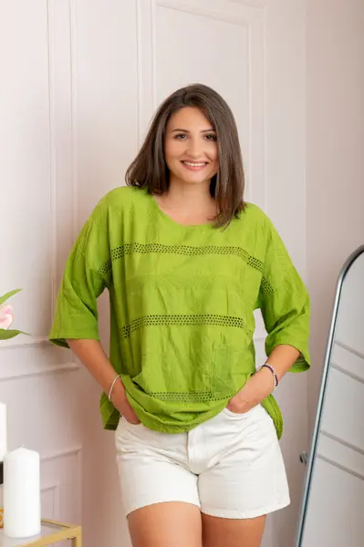 Bluza dama din bumbac Louise cu perforatii si buzunar - Verde lime