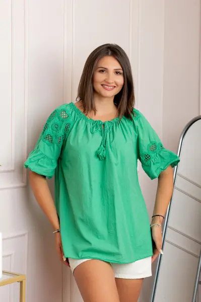 Bluza dama din bumbac Myra cu perforatii florale - Verde
