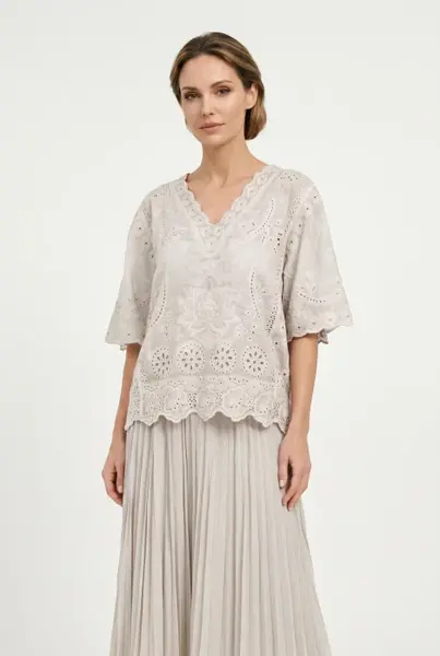 Bluza din bumbac brodat cu decolteu in V si maneci evazate, eleganta, bej