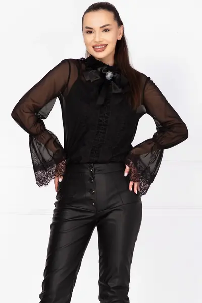 Bluza eleganta Effect neagra cu dantela si funda neagra cu brosa la gat
