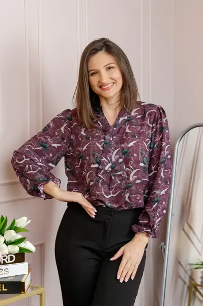 Bluza eleganta Sophie cu aplicatie tip cravata si imprimeu mov pruna si verde petrol