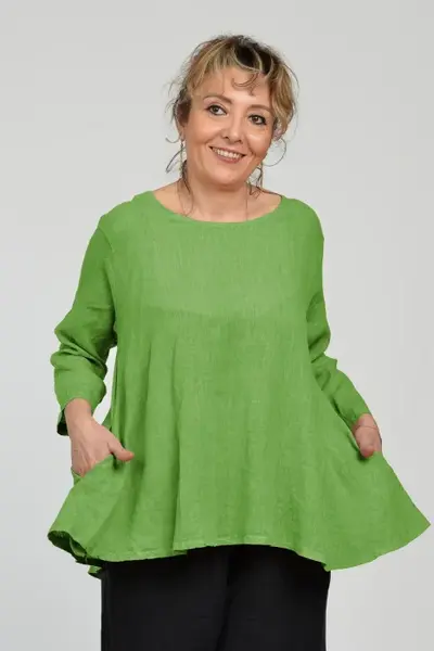 Bluza evazata cu clin la spate din in, verde