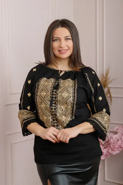 Bluza neagra cu motiv geometric auriu Minerva 01