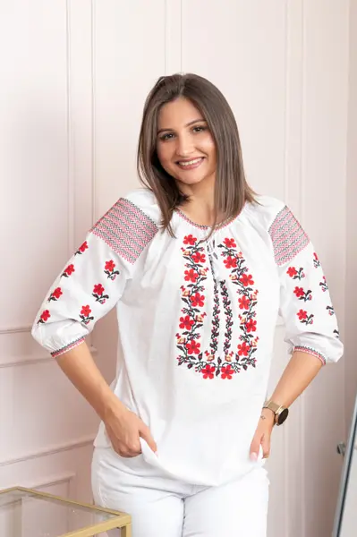 Bluza tip ie alba cu motiv floral rosu Viorica