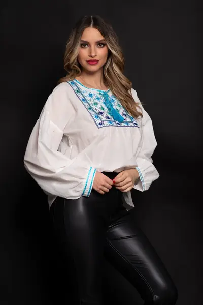 Bluza tip ie din bumbac cu broderie bleu