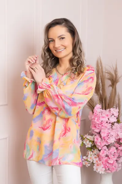 Bluza Vivienne din voal cu volanase si imprimeuri abstracte galbene
