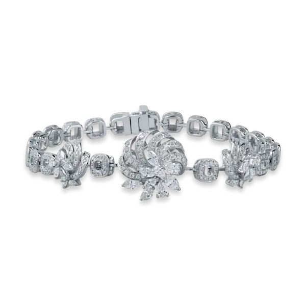 Bratara cu pandantive floare din aur alb cu diamante de 2.16ct