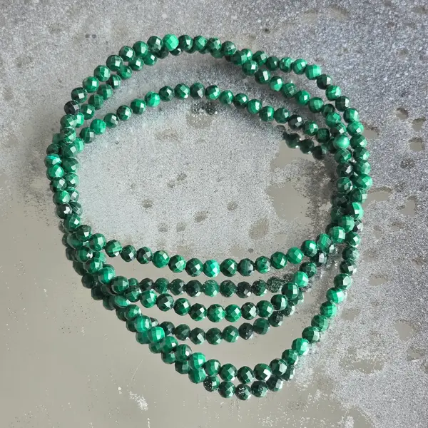 Bratara malachit AAA fatetata 3 mm
