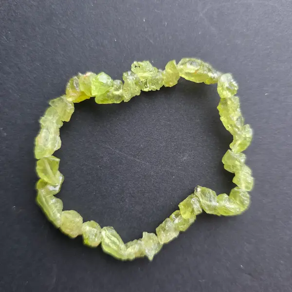 Bratara peridot pietre brute 6-9 mm