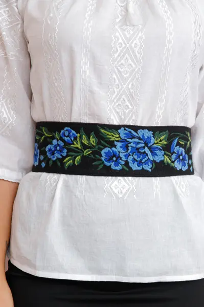 Brau traditional negru cu motiv floral albastru Ilona 02