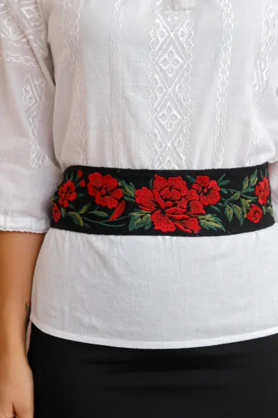 Brau traditional negru cu motiv floral rosu Marina