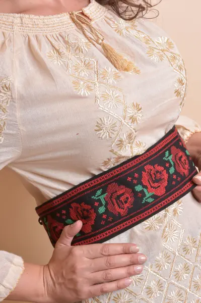 Brau traditional negru cu motiv floral rosu Rodica