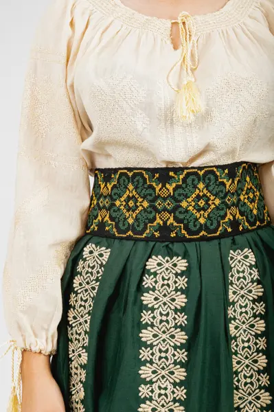 Brau traditional verde cu motiv floral galben Cecilia