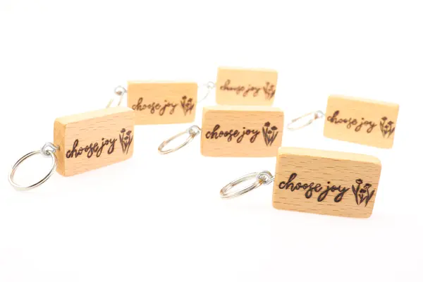 Breloc din lemn reciclat "Choose joy" | Deco Sara's Handmade